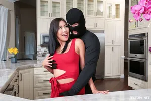 Vài lời đường mật đã gạ được em đồng nghiệp