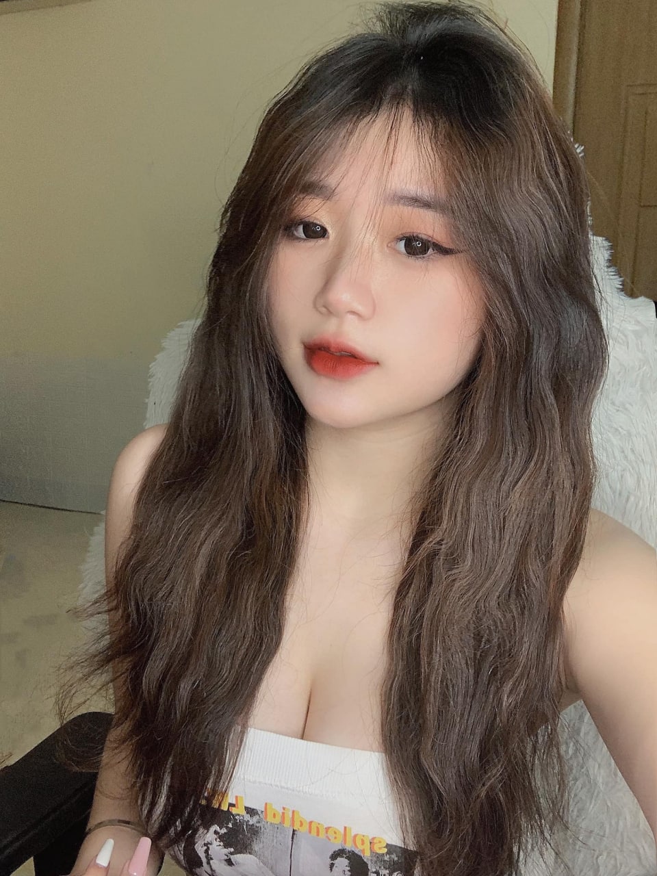 Chị banh lồn ra cho em liếm hạt le nào